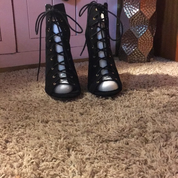 Heels - Picture 2 of 3